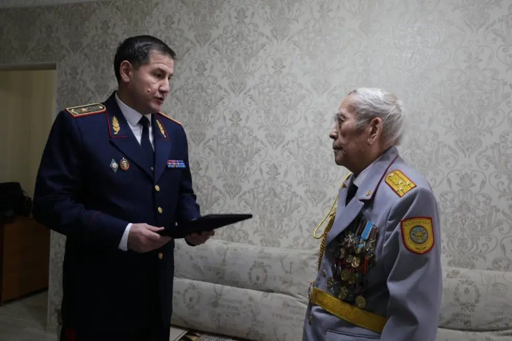 День благодарности: чествование рабочих профессий и ветеранов в Актюбинской области Казахстана Астане