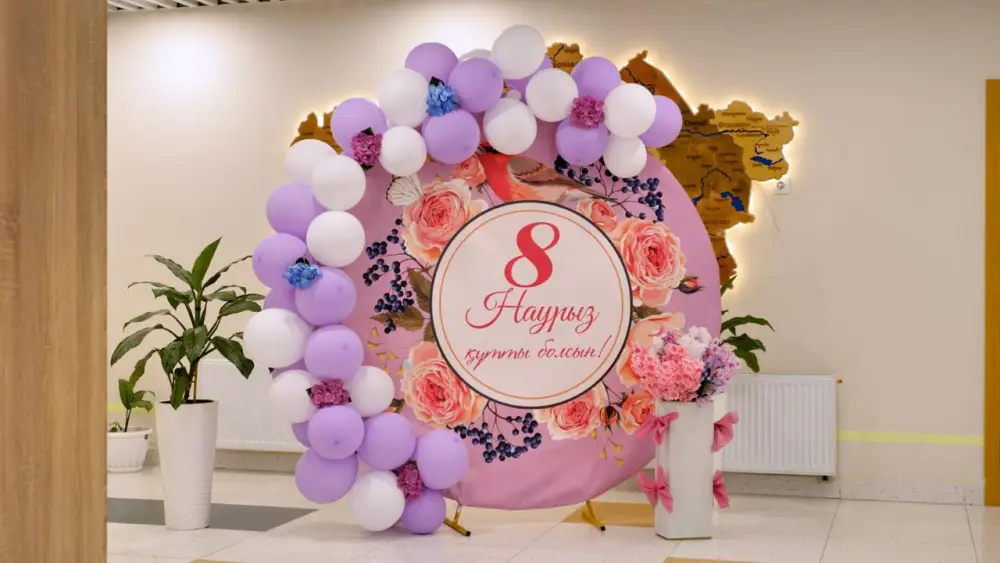 В Астане хоровое выступление школьников и малышей в честь Международного женского дня Астане