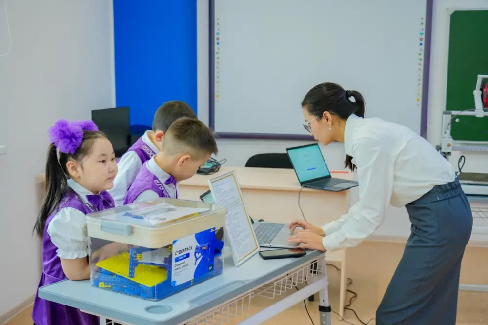 Внедрение STEAM и ИИ в образовательный процесс: семинар для директоров школ в Астане Астане