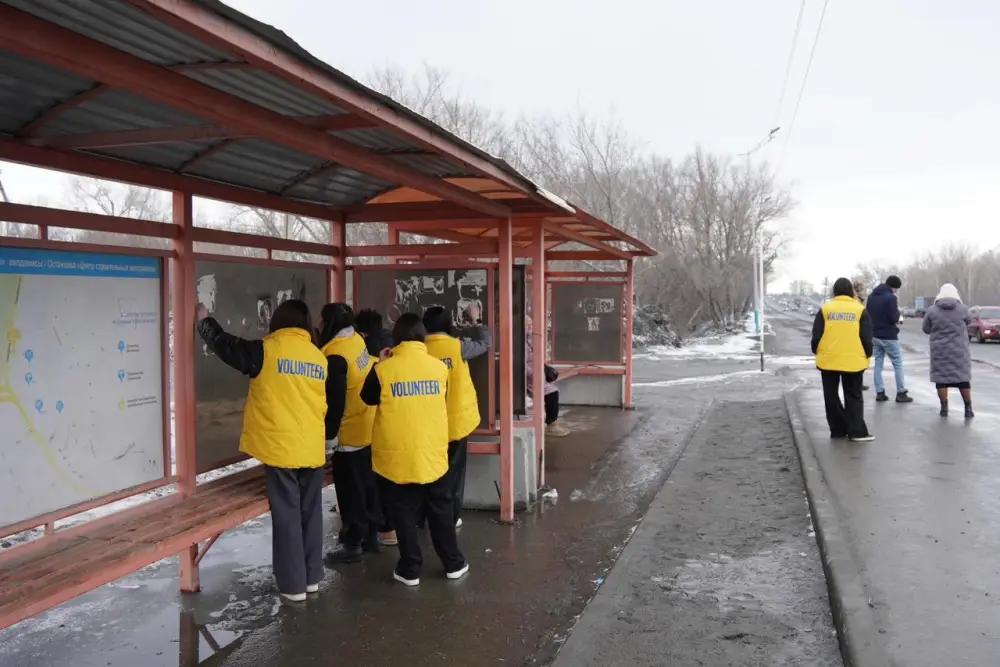 Молодежь Усть-Каменогорска вышла на акцию по очистке города от незаконной рекламы (3)