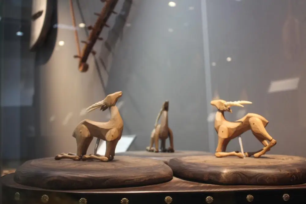 Музей народных музыкальных инструментов имени Ыхласа в Алматы теперь открыт до полуночи для любителей мировой музыки Астане