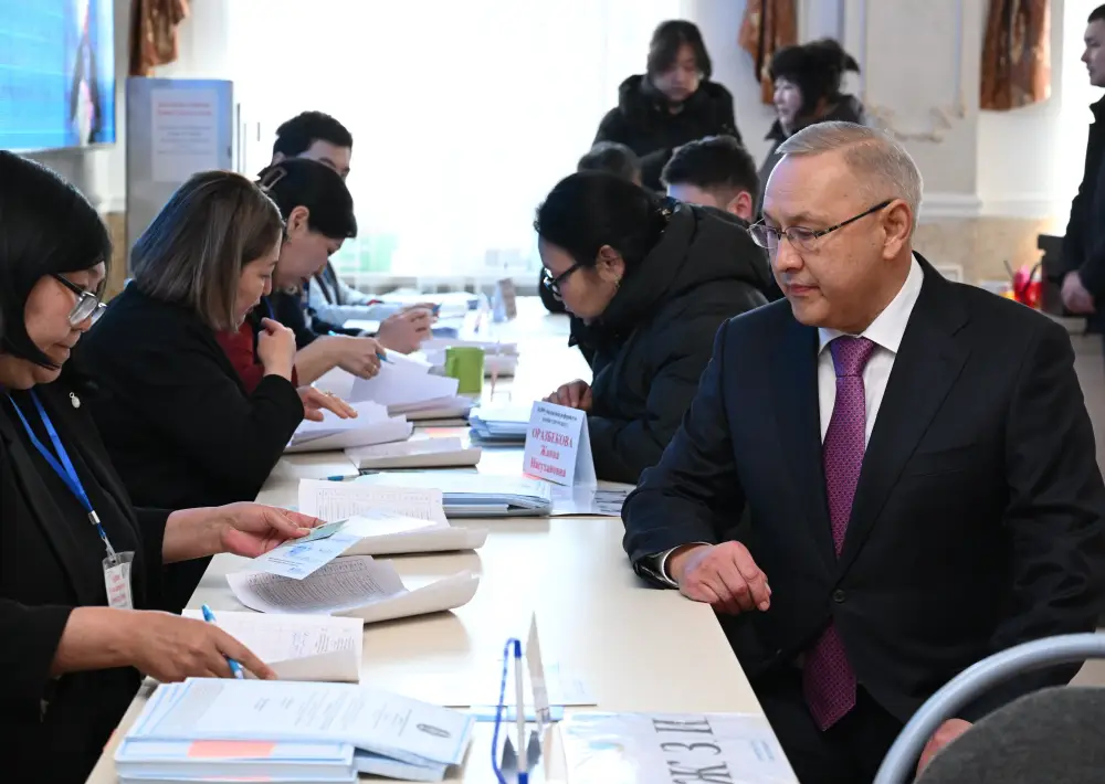 Аким Жетісу Бейбит Исабаев проголосовал на референдуме для будущего Казахстана Астане