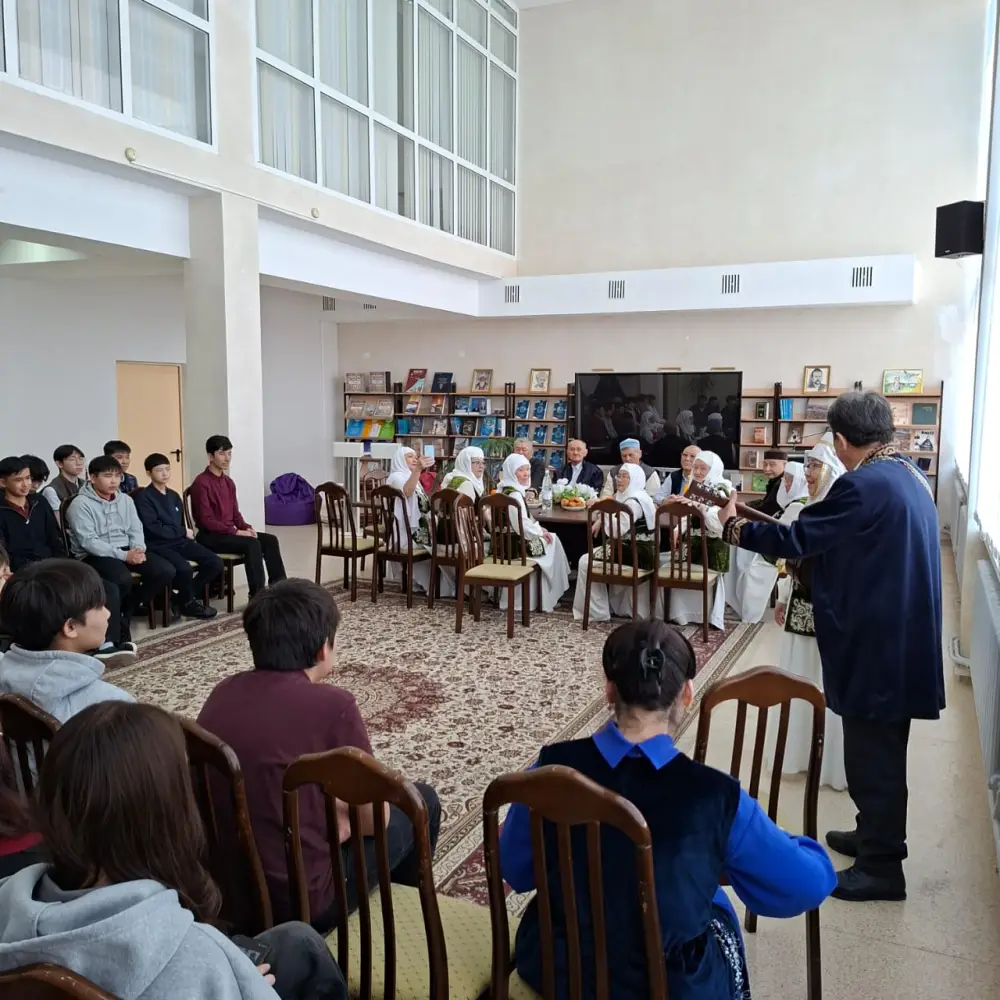 День Шанырака: столичные пенсионеры рассказали студентам о национальных традициях и дали свое благословение (9)