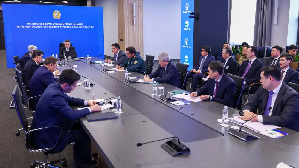 Готовность к паводкам: Олжас Бектенов провел заседание Республиканского оперативного штаба по ликвидации ЧС (7)