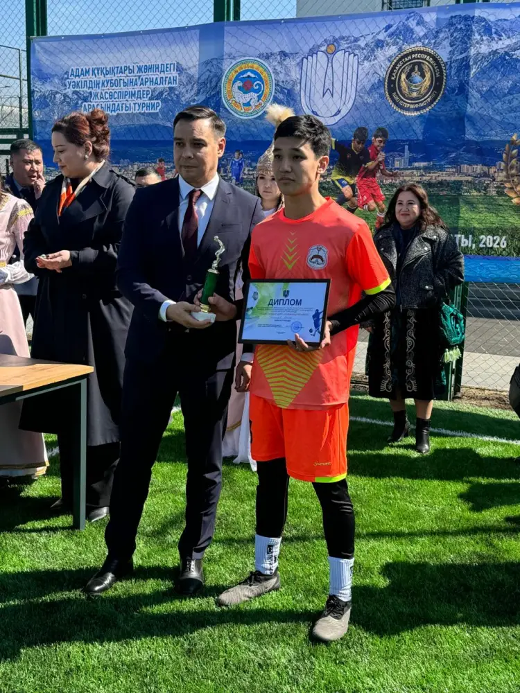 Артур Ластаев подчеркивает важность спорта на турнире по мини-футболу в Алматы Астане