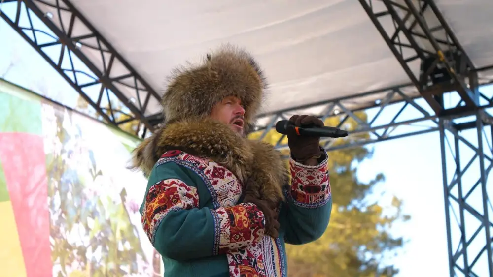 Более тысячи человек одновременно провели обряд Көрісу в столичном парке (6)