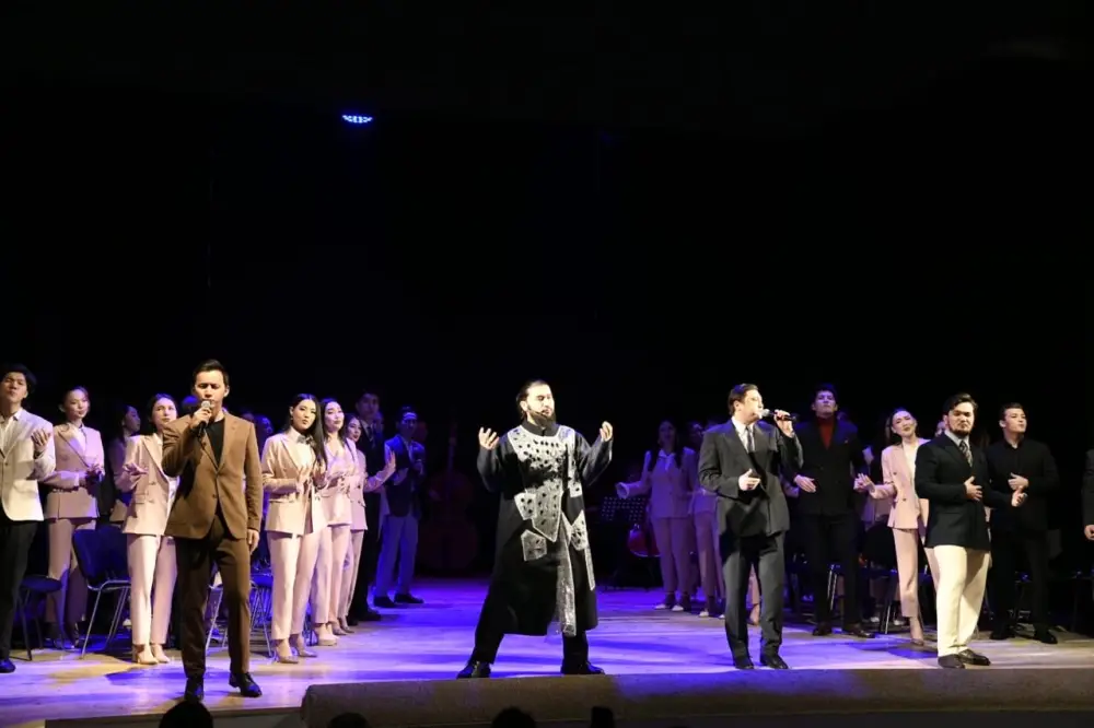 «Бақытты шаңырақ жыры»: в Астане состоялся необычный спектакль с участием 19 пар (8)