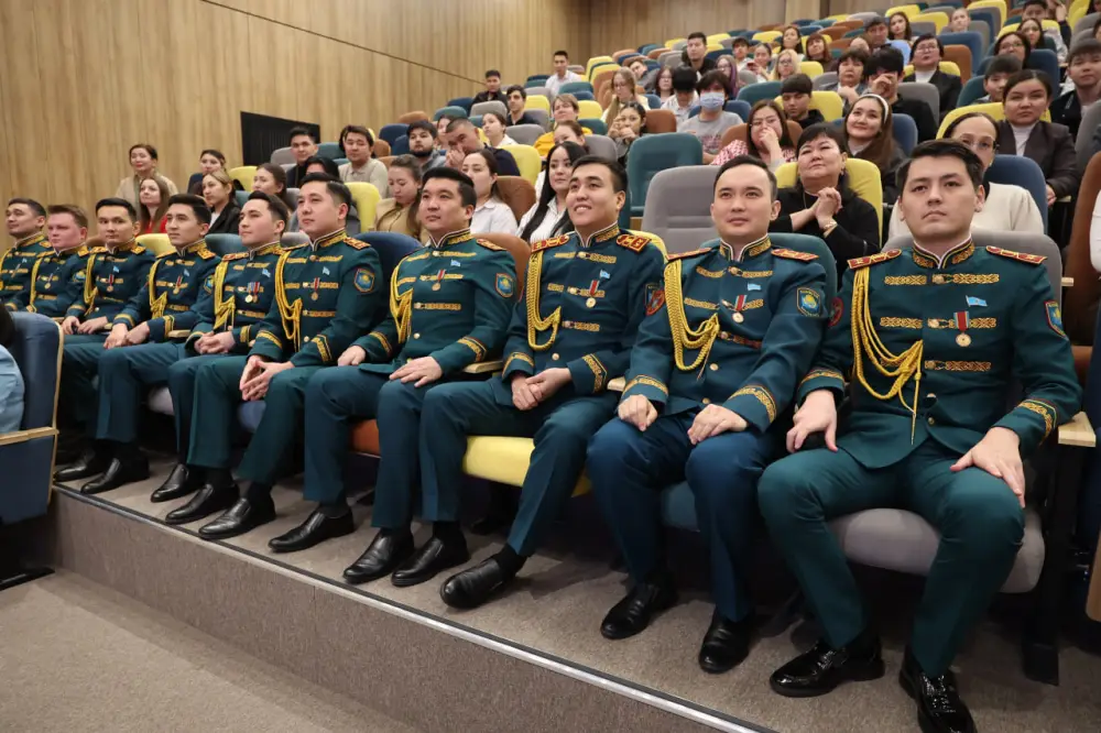 Астана: гвардейцы встретились со школьниками Астане