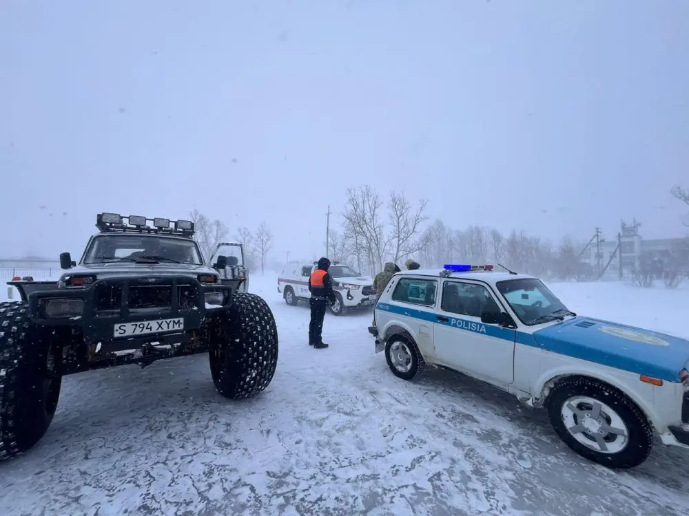 Спасатели МЧС провели эвакуацию около 300 человек из снежных заносов за сутки Астане