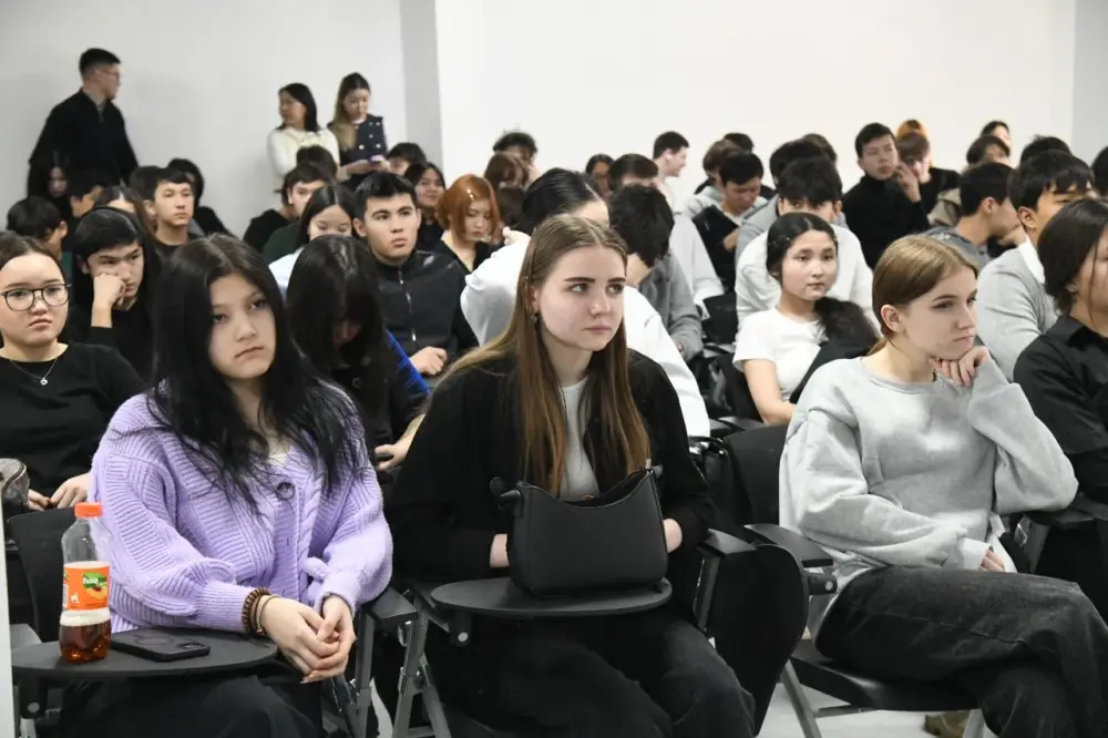 О переработке мусора и ответственном потреблении рассказали столичным студентам Астане