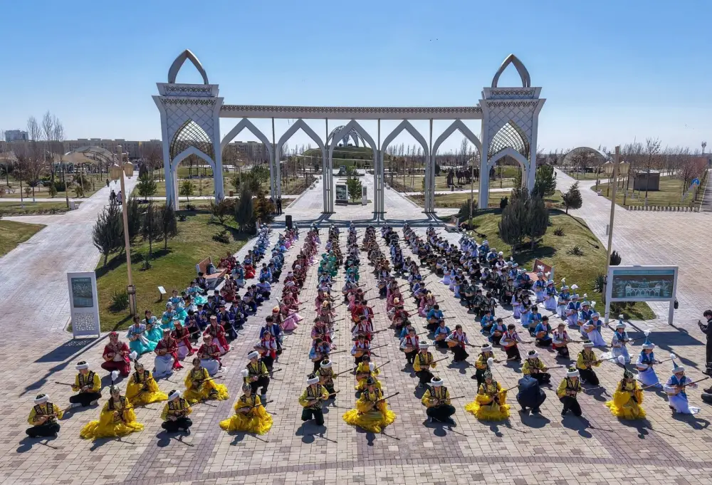 Полмиллиона казахстанских детей одновременно исполнили известные народные кюи (2)
