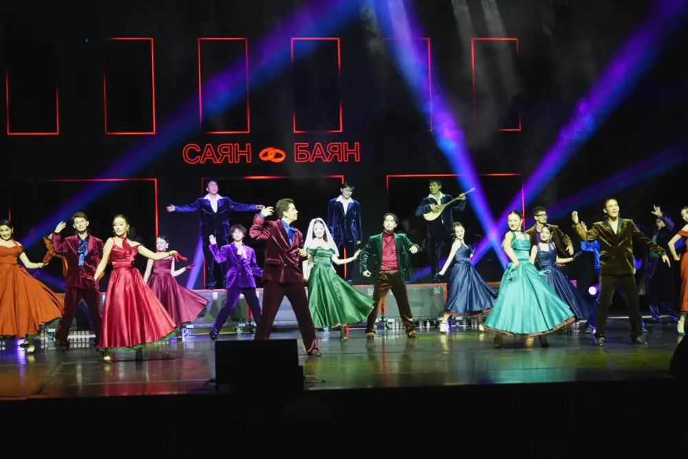 СПЕКТАКЛЬ «МУЗАРТ» ТУРКЕСТАНСКОГО ТЕАТРА ПРЕДСТАВИЛИ ВО ДВОРЦЕ РЕСПУБЛИКИ В АЛМАТЫ (3)