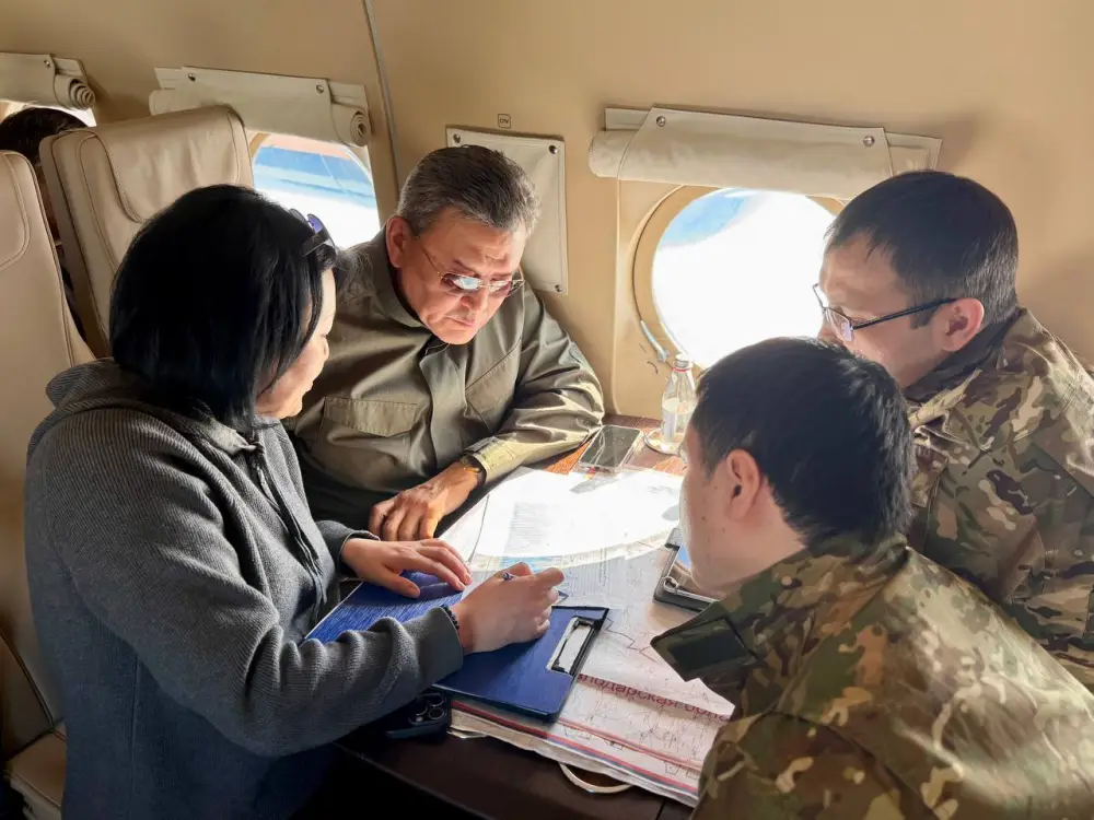 Аким области осмотрел паводковую обстановку с вертолета Астане