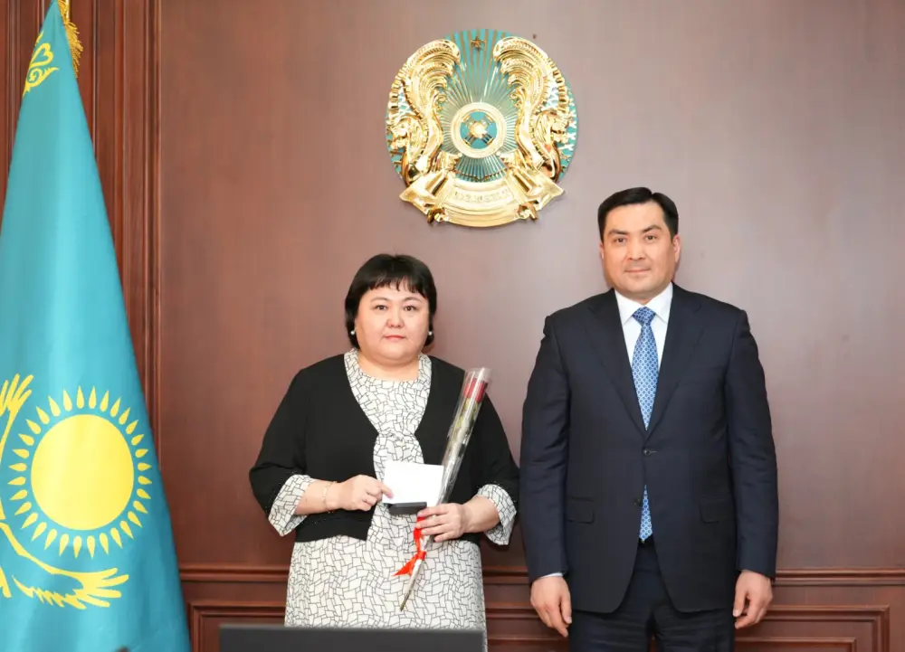 Профессионализм и признание: Министр энергетики вручил госнаграды женщинам отрасли (8)