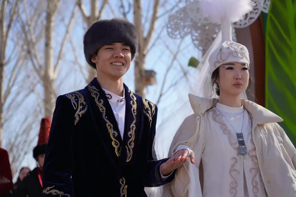 Весенние обеты: в Астане пять пар связали себя узами любви накануне Наурыза Астане