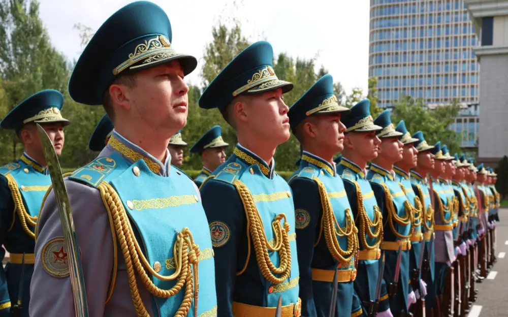 Наурызнама: военнослужащие надели национальные костюмы Астане