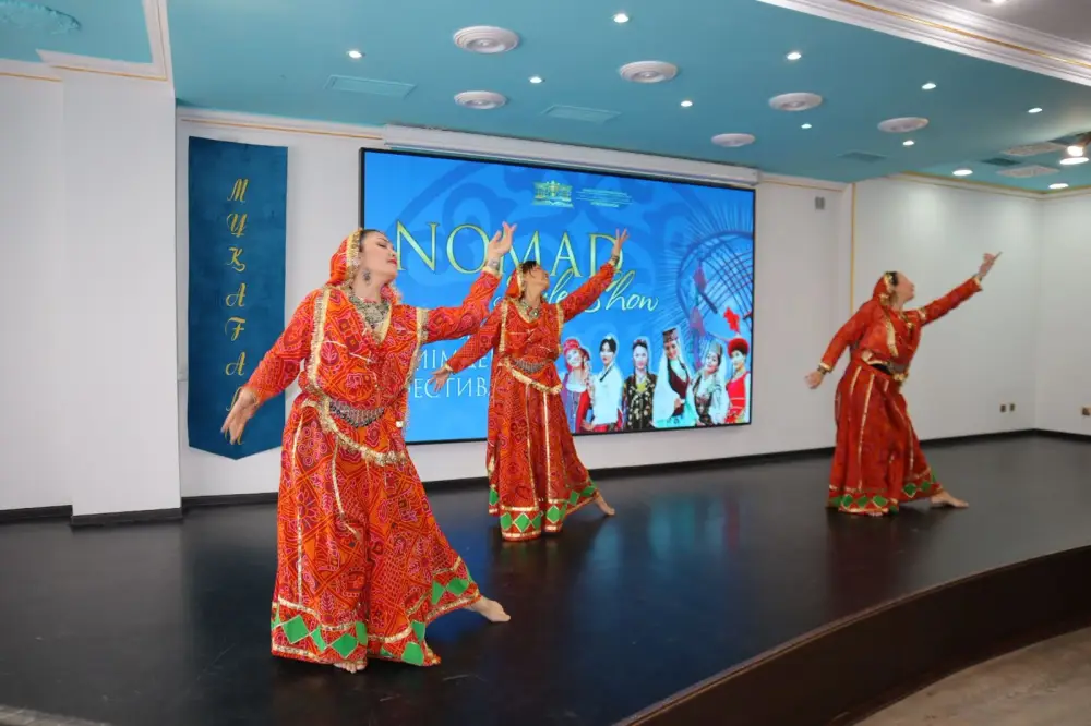 В рамках Наурызнама в столице прошел фестиваль национальной одежды (2)