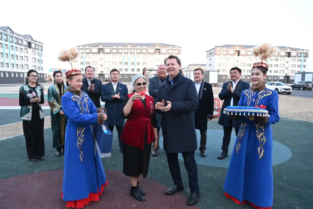 Депутаты поздравили жителей с новосельем (4)