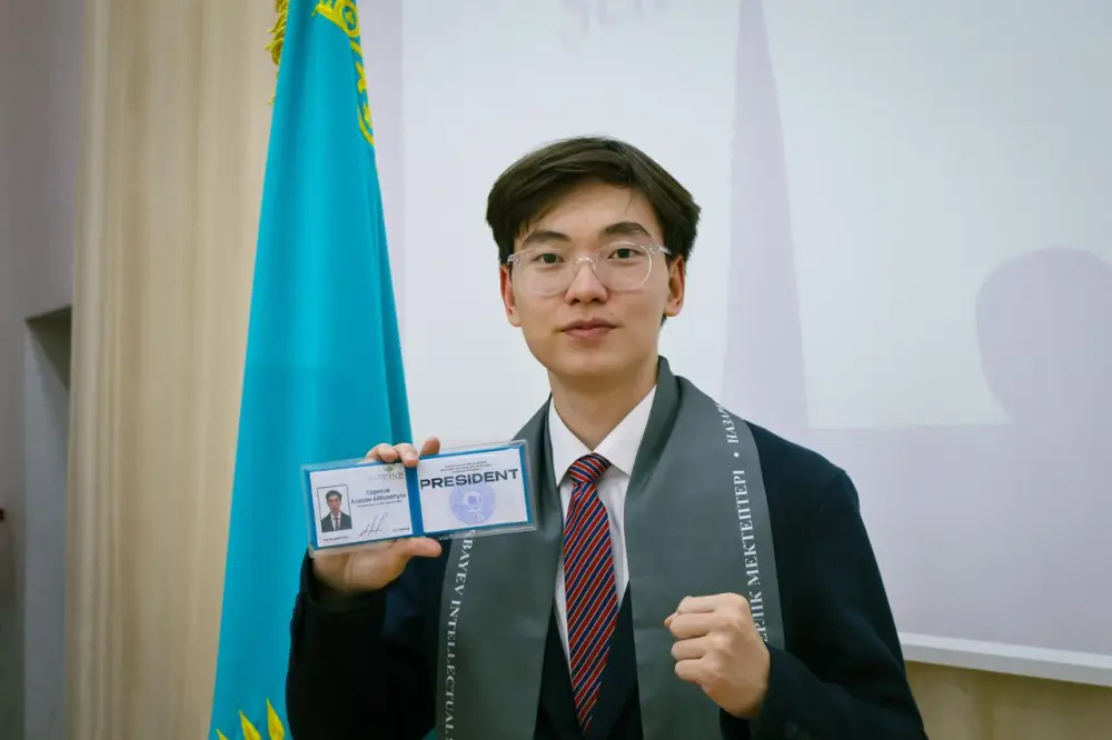 Казахстанский призёр чемпионата мира по робототехнике получает грант на обучение в Stanford Астане