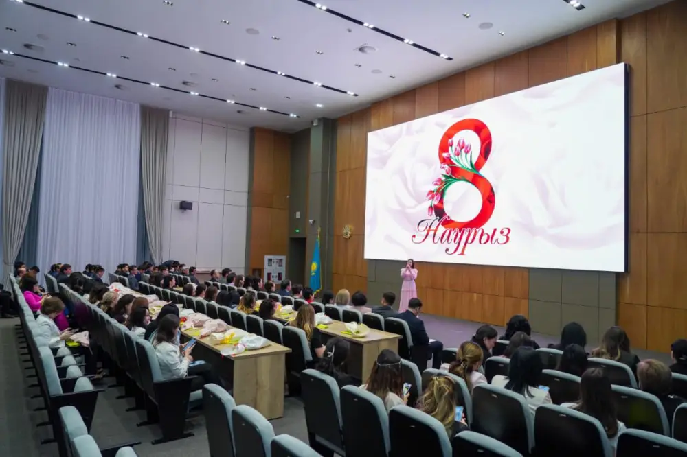 Нуралхан Кушеров поздравил женщин-госслужащих с Международным женским днем в Туркестанской области Астане