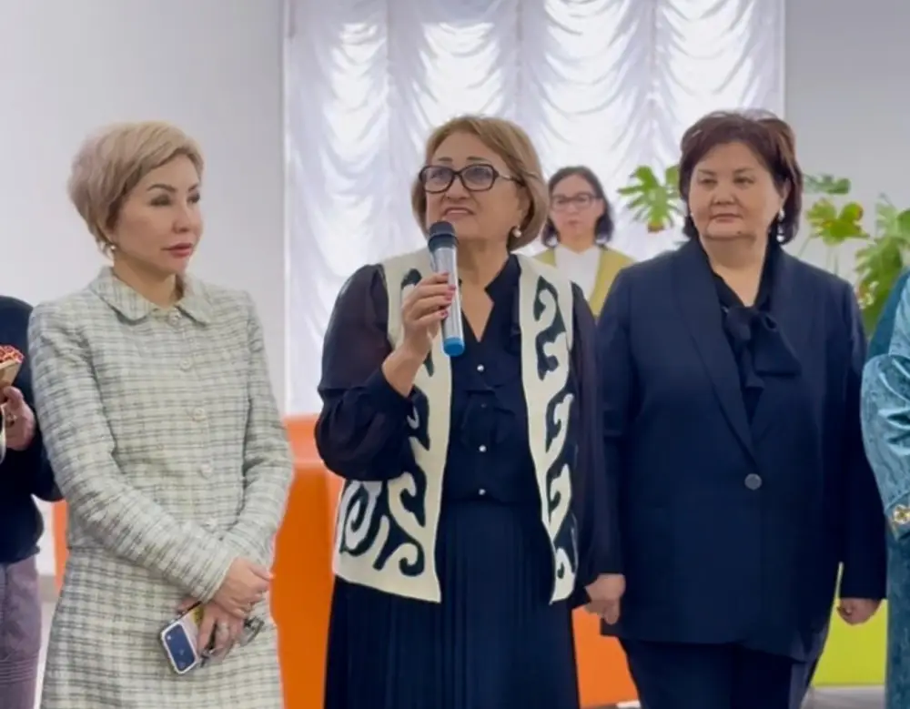 «День Шанырака»: матерям новорожденных детей в роддоме подарили колыбели и подарки Астане