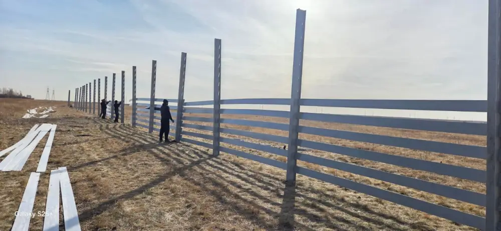 Зима без заносов: на трассе «Астана – Кокшетау» тестируют новую снегозащитную систему (7)