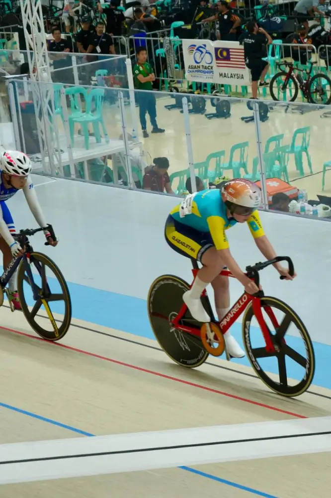 Алишер Жумакан и Мурат Куйтенов завоевали медали на чемпионате Азии по велотреку в Тагайтае Астане