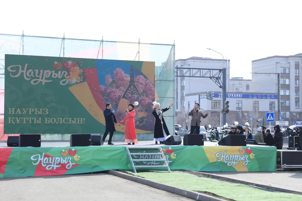 Наурыз: аким области стал свидетелем волшебства обряда «Тұсаукесер» для двойняшек Астане