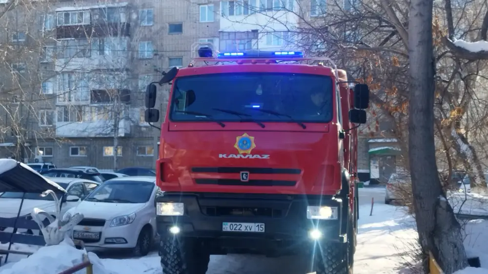 Акция «Жол бер» в Северо-Казахстанской области: Пожарные и блогер демонстрируют важность свободного проезда Астане