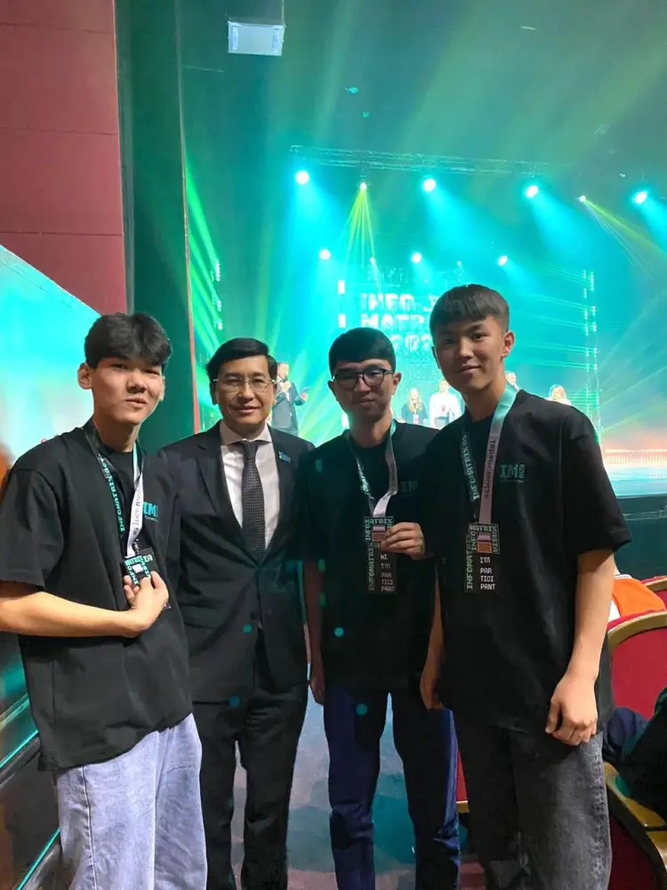 Туркестанские школьники завоевали серебро на международном конкурсе "INFOMATRIX-ASIA" в категории "Arduino Hackathon" Астане