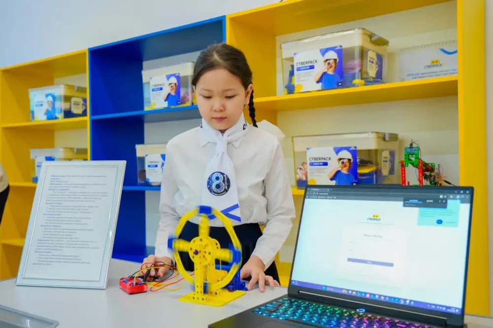 В столичной школе презентовали новую модель образования, основанную на STEAM и ИИ (2)