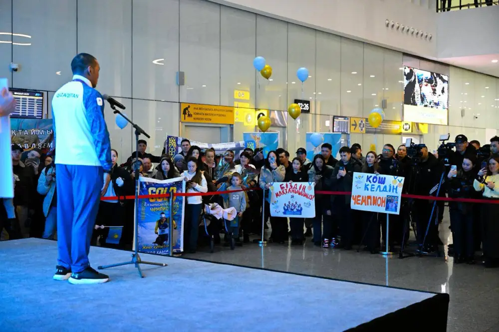 «Впервые в истории на одних зимних Паралимпийских играх Казахстан завоевал сразу две медали» - Ербола Хамитова торжественно встретили в аэропорту (8)