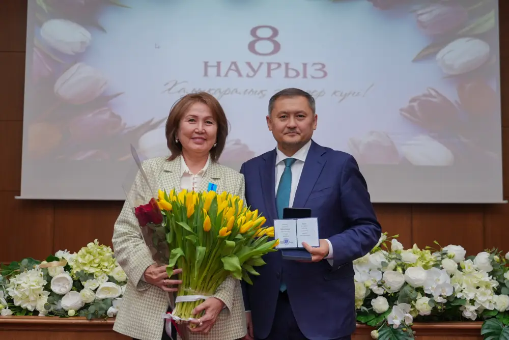 ИСПОЛНЕНИЕ ПОРУЧЕНИЯ ПРЕЗИДЕНТА: ЖЕНЩИНАМ-УЧЕНЫМ ВРУЧЕНЫ СЕРТИФИКАТЫ НА ЖИЛЬЕ (10)