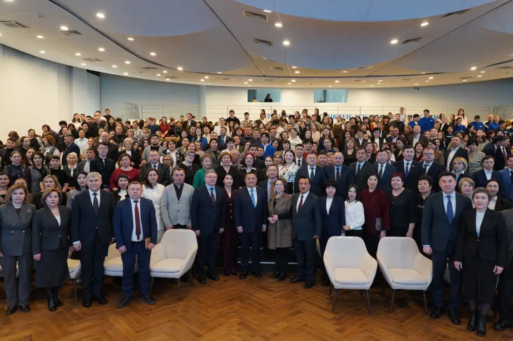 Педагогическая общественность Акмолинской области поддерживает новую Конституцию (6)