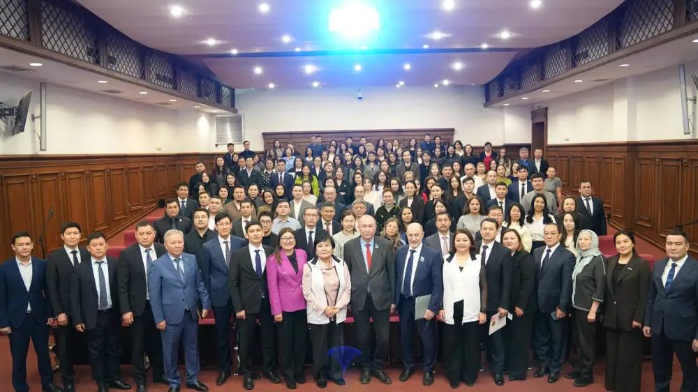 В Министерстве экологии состоялась встреча с членами Общенациональной коалиции по разъяснению проекта новой Конституции (10)