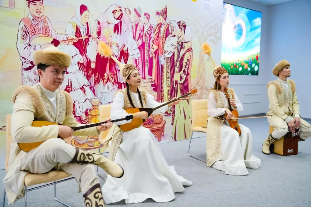 «Семья - сокровище нации»: в Астане молодые пары заключили брак в день семьи Астане