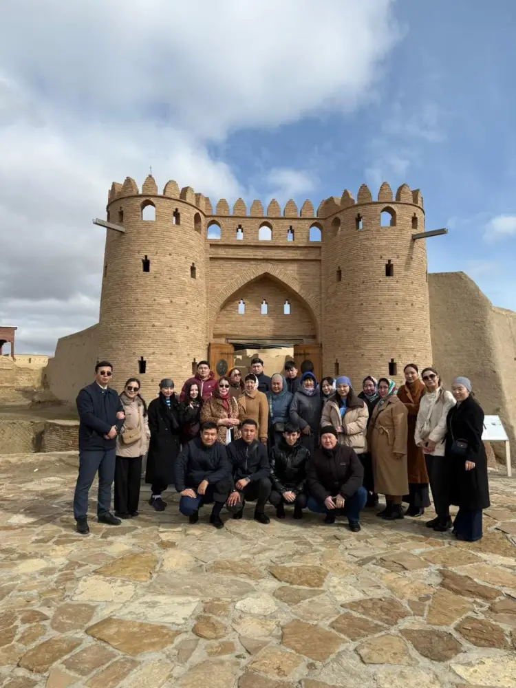 Госслужащие Туркестанской области провели духовное путешествие и обсудили книгу о культуре и наследии Астане