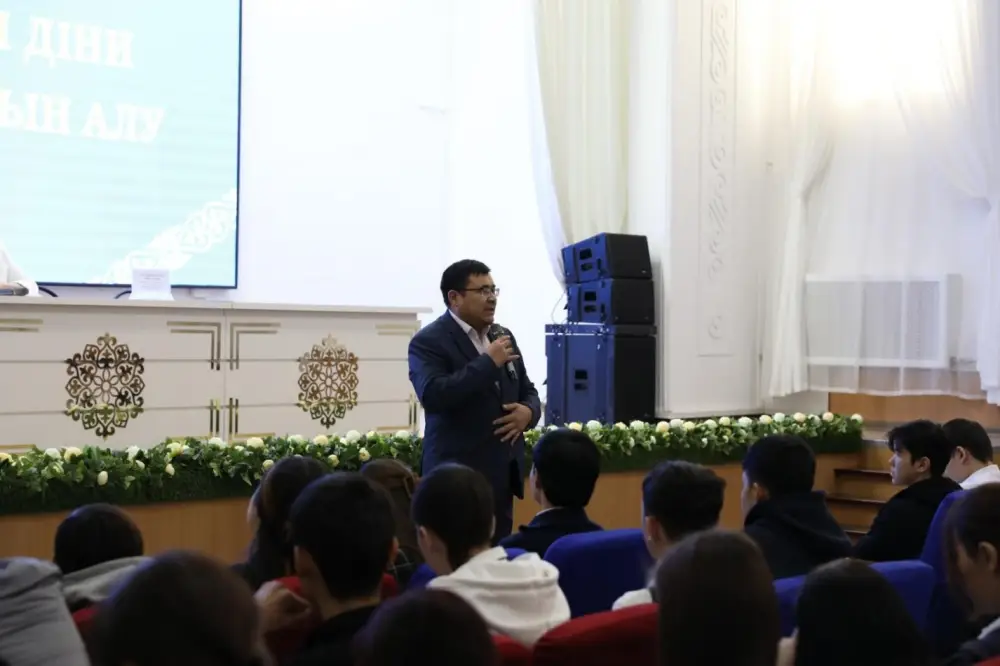 Жастарды діни экстремизмнен қорғау: әлеуметтік желілердегі теріс ағымдар туралы талқылау Астане