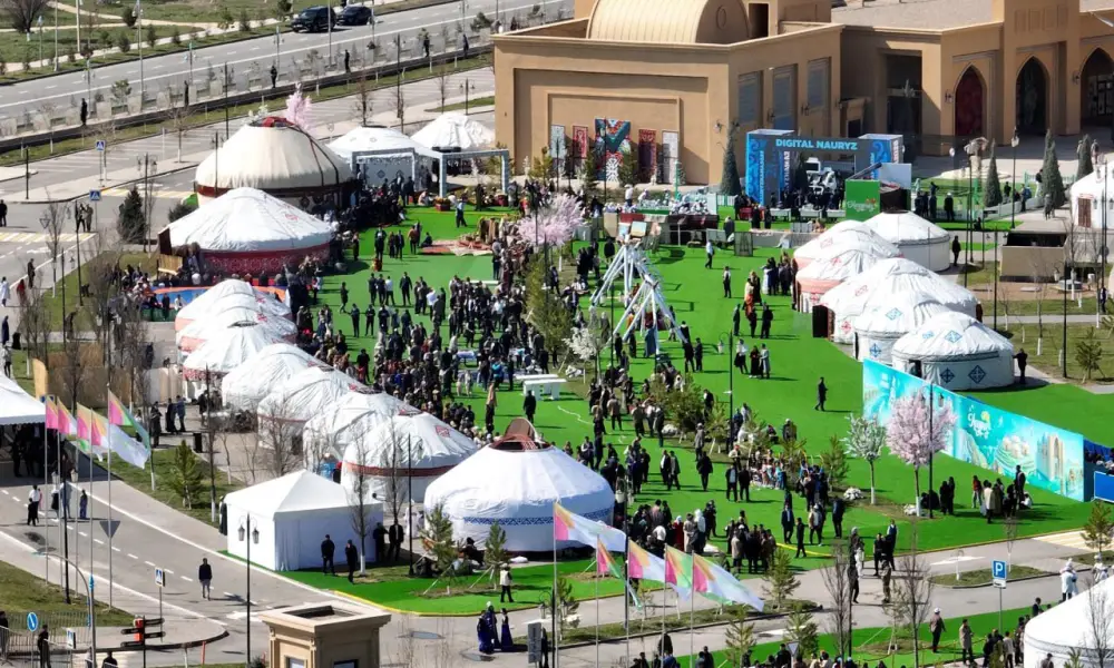 Глава государства принял участие в народных гуляньях по случаю праздника Наурыз (5)