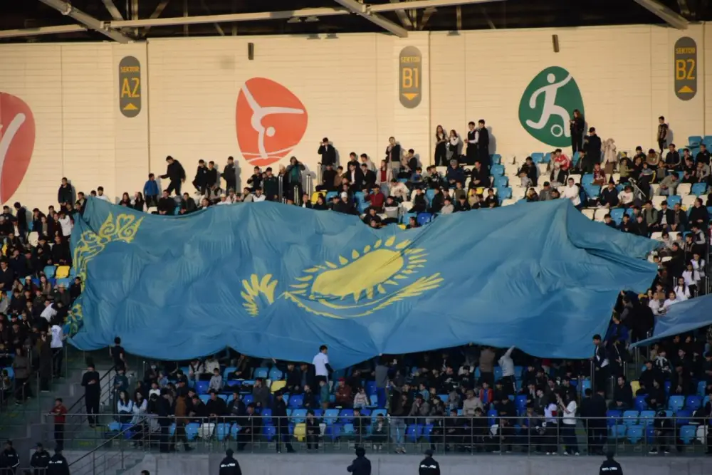 Футбольный матч на стадионе Туркестан: праздник патриотизма Астане