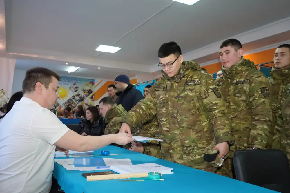 Военнослужащие Вооруженных сил в числе первых проголосовали на республиканском референдуме (2)
