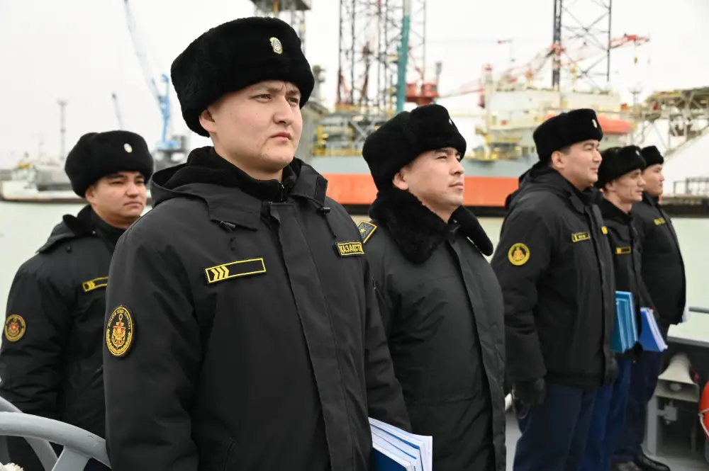 Экипажи ВМС завершили курсовую задачу в Актау Астане