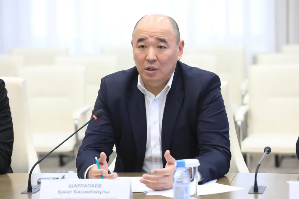 Аким области Асхат Шахаров встретился с председателем Президиума НПП «Атамекен» Канатом Шарлапаевым (2)