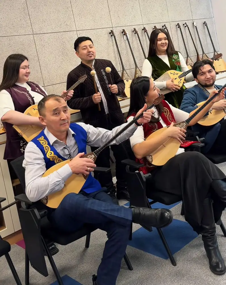 Столичные педагоги запустили новый тренд в честь Дня благодарности (3)