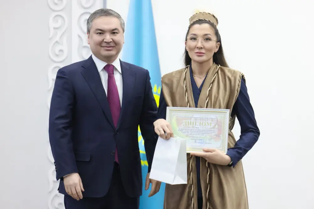 Наурыз в Министерстве промышленности и строительства Ерсайын Нагаспаев поздравил сотрудников Астане