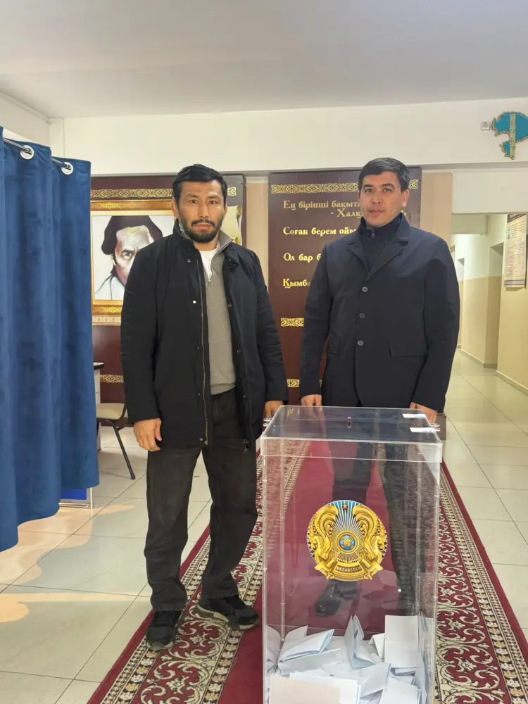 Демеу Жадраев, олимпийский серебряный призёр, принял участие в республиканском референдуме Астане