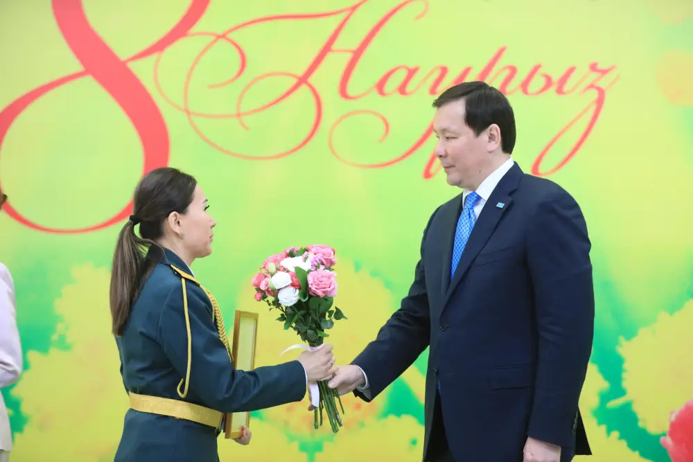 Накануне весеннего праздника актюбинские женщины были удостоены государственных наград (9)