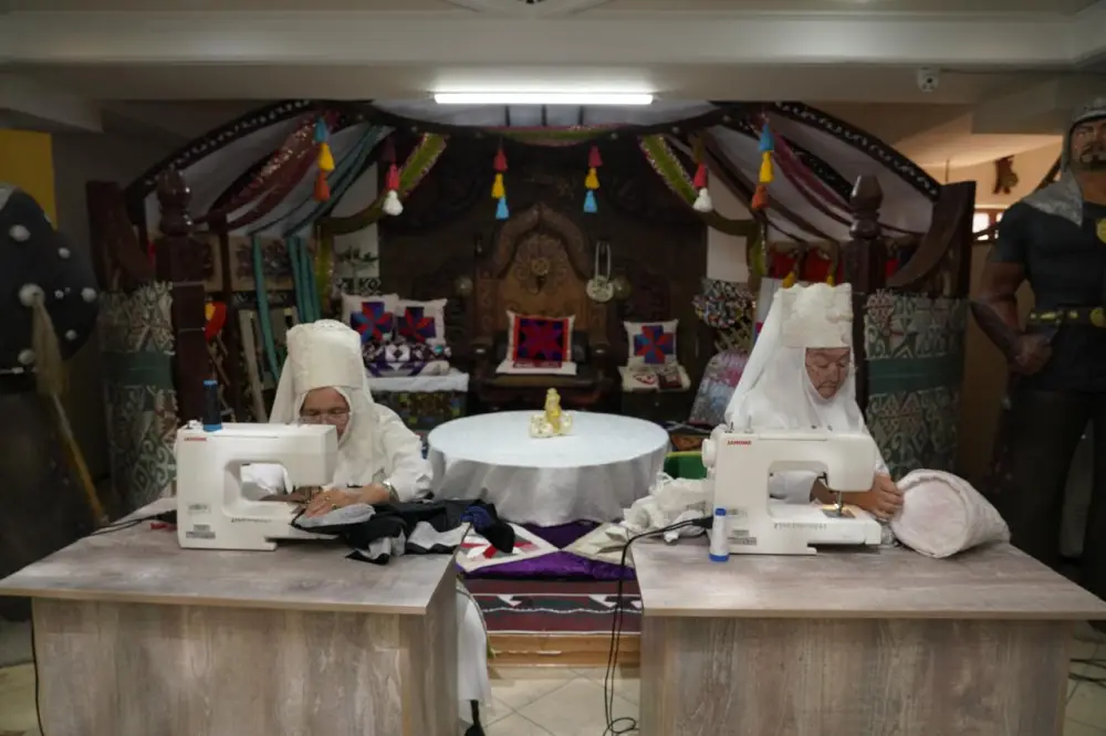 Мастер-класс по созданию головного убора кимешек провели для столичных пенсионеров Астане