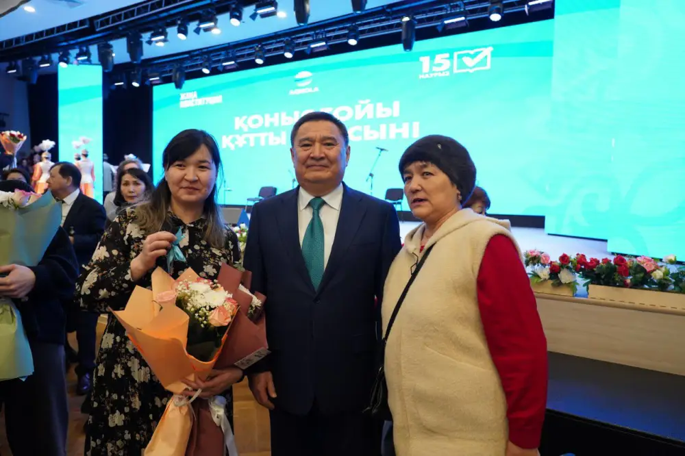 В Кокшетау вручили ключи от 125 квартир очередникам категории СУСН (3)