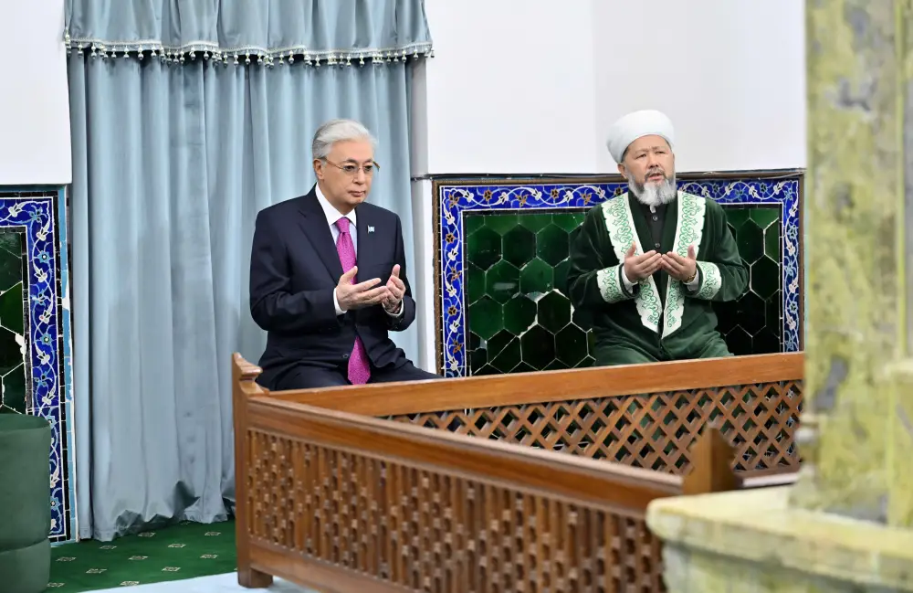 Президент Токаев посетил мавзолей Ходжи Ахмеда Яссауи в Туркестане Астане